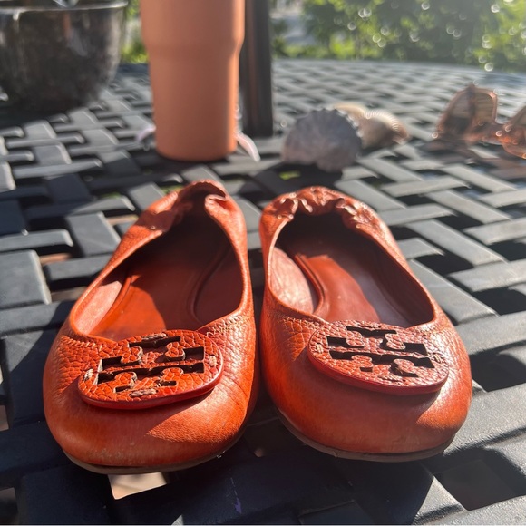 Tory Burch Reva Flats Sz 7 Orange Comfortable Preppy Quiet Luxury Chic Classic - Picture 1 of 9